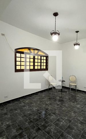 Casa à venda com 300m², 3 quartos e 2 vagas Casa à venda com 300m², 3 quartos e 2 vagasSala