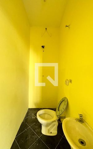 Casa à venda com 300m², 3 quartos e 2 vagas Casa à venda com 300m², 3 quartos e 2 vagasBanheiro de serviço