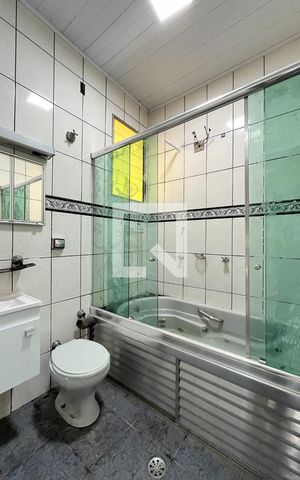 Casa à venda com 300m², 3 quartos e 2 vagas Casa à venda com 300m², 3 quartos e 2 vagasBanheiro da Suíte