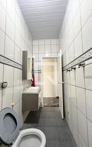 Casa à venda com 300m², 3 quartos e 2 vagas Casa à venda com 300m², 3 quartos e 2 vagasBanheiro Corredor
