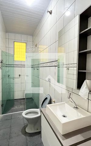 Casa à venda com 300m², 3 quartos e 2 vagas Casa à venda com 300m², 3 quartos e 2 vagasBanheiro Corredor