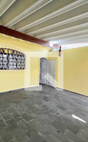 Casa à venda com 300m², 3 quartos e 2 vagas Casa à venda com 300m², 3 quartos e 2 vagasGaragem