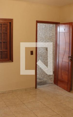 Casa para alugar com 240m², 2 quartos e 2 vagasSala