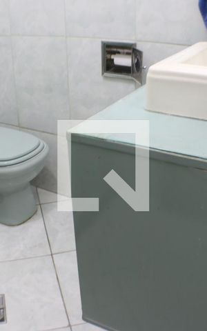 Casa para alugar com 240m², 2 quartos e 2 vagasBanheiro