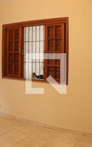 Casa para alugar com 240m², 2 quartos e 2 vagasSala