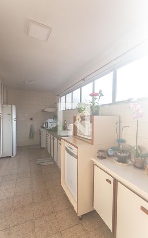Casa à venda com 340m², 3 quartos e 5 vagas Casa à venda com 340m², 3 quartos e 5 vagasCozinha
