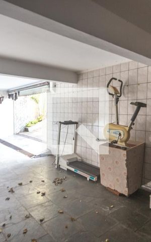 Casa à venda com 340m², 3 quartos e 5 vagas Casa à venda com 340m², 3 quartos e 5 vagasQuintal