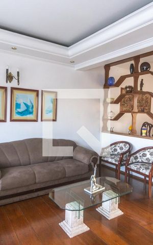 Casa à venda com 340m², 3 quartos e 5 vagas Casa à venda com 340m², 3 quartos e 5 vagasSala de estar