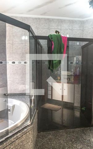 Casa à venda com 340m², 3 quartos e 5 vagas Casa à venda com 340m², 3 quartos e 5 vagasBanheiro suíte 3