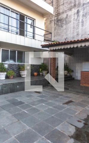 Casa à venda com 340m², 3 quartos e 5 vagas Casa à venda com 340m², 3 quartos e 5 vagasQuintal