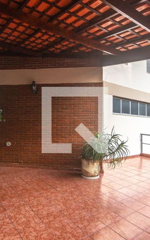 Casa à venda com 340m², 3 quartos e 5 vagas Casa à venda com 340m², 3 quartos e 5 vagasGaragem