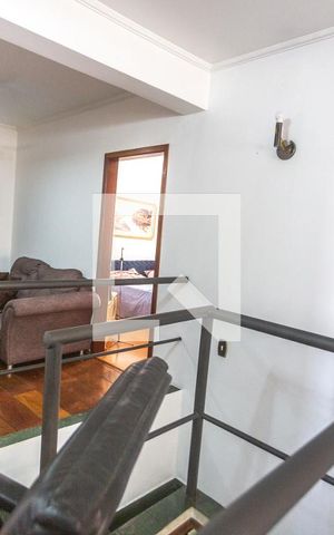 Casa à venda com 340m², 3 quartos e 5 vagas Casa à venda com 340m², 3 quartos e 5 vagasHall dos quartos