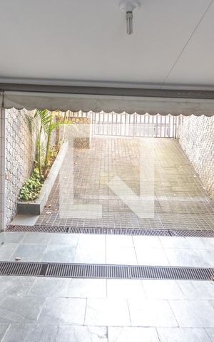 Casa à venda com 340m², 3 quartos e 5 vagas Casa à venda com 340m², 3 quartos e 5 vagasQuintal