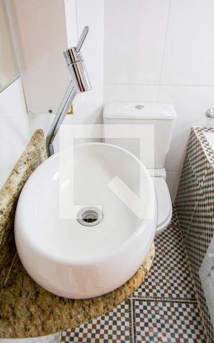 Apartamento à venda com 180m², 2 quartos e 2 vagas Apartamento à venda com 180m², 2 quartos e 2 vagasBanheiro do quarto 1