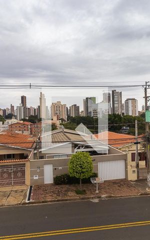 Casa à venda com 262m², 5 quartos e 4 vagas Casa à venda com 262m², 5 quartos e 4 vagasCasa de fundos - Vista do quarto 1