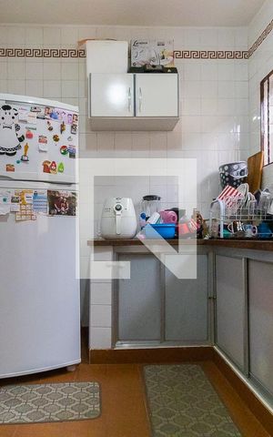 Casa à venda com 262m², 5 quartos e 4 vagas Casa à venda com 262m², 5 quartos e 4 vagasCozinha