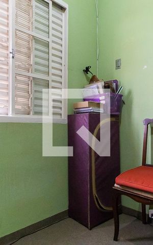Casa à venda com 262m², 5 quartos e 4 vagas Casa à venda com 262m², 5 quartos e 4 vagasCasa de fundos - Quarto 3