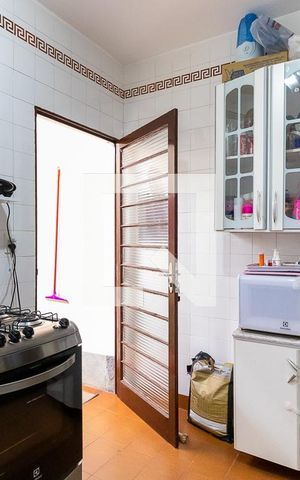Casa à venda com 262m², 5 quartos e 4 vagas Casa à venda com 262m², 5 quartos e 4 vagasCozinha