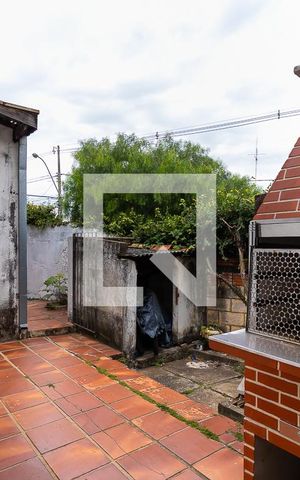 Casa à venda com 262m², 5 quartos e 4 vagas Casa à venda com 262m², 5 quartos e 4 vagasQuintal com churrasqueira