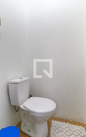 Casa à venda com 262m², 5 quartos e 4 vagas Casa à venda com 262m², 5 quartos e 4 vagasCasa de fundos - Lavabo