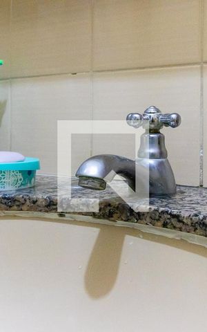 Casa à venda com 262m², 5 quartos e 4 vagas Casa à venda com 262m², 5 quartos e 4 vagasCasa de fundos - Banheiro