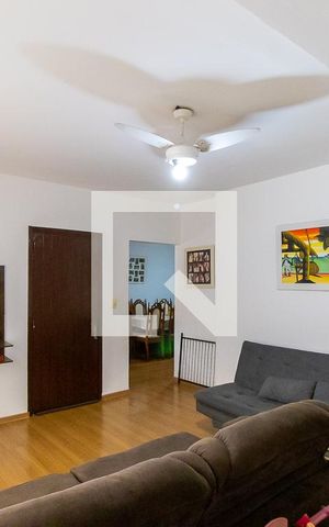 Casa à venda com 262m², 5 quartos e 4 vagas Casa à venda com 262m², 5 quartos e 4 vagasSala
