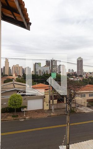 Casa à venda com 262m², 5 quartos e 4 vagas Casa à venda com 262m², 5 quartos e 4 vagasCasa de fundos - Vista do quarto 2