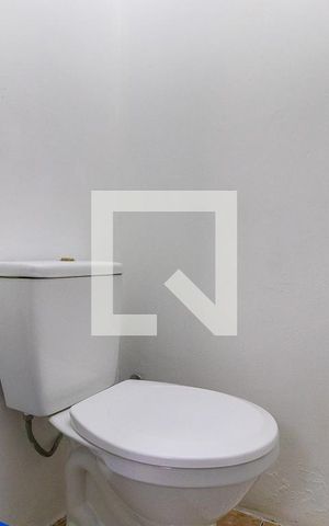 Casa à venda com 262m², 5 quartos e 4 vagas Casa à venda com 262m², 5 quartos e 4 vagasCasa de fundos - Lavabo