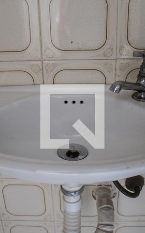 Apartamento para alugar com 57m², 2 quartos e 1 vaga Apartamento para alugar com 57m², 2 quartos e 1 vagaBanheiro do Área de Serviço