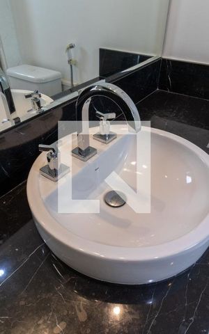 Apartamento à venda com 170m², 4 quartos e 3 vagasBanheiro da Suíte 2