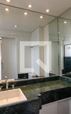 Apartamento à venda com 170m², 4 quartos e 3 vagasBanheiro da Suíte 4 / Closet