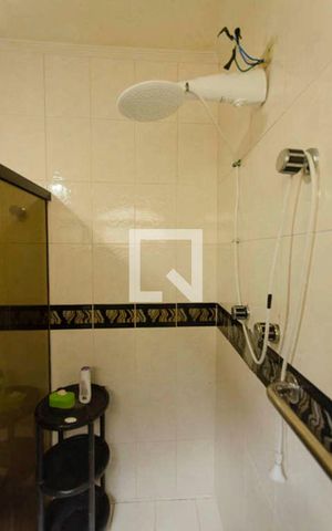 Casa para alugar com 590m², 5 quartos e 8 vagas Casa para alugar com 590m², 5 quartos e 8 vagasBanheiro Suíte 2