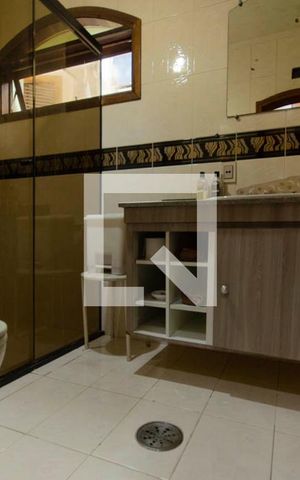 Casa para alugar com 590m², 5 quartos e 8 vagas Casa para alugar com 590m², 5 quartos e 8 vagasBanheiro Suíte 2