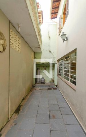 Casa para alugar com 590m², 5 quartos e 8 vagas Casa para alugar com 590m², 5 quartos e 8 vagasQuintal