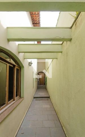Casa para alugar com 590m², 5 quartos e 8 vagas Casa para alugar com 590m², 5 quartos e 8 vagasCorredor Lateral