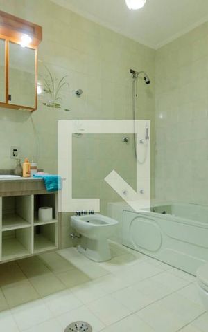 Casa para alugar com 590m², 5 quartos e 8 vagas Casa para alugar com 590m², 5 quartos e 8 vagasBanheiro