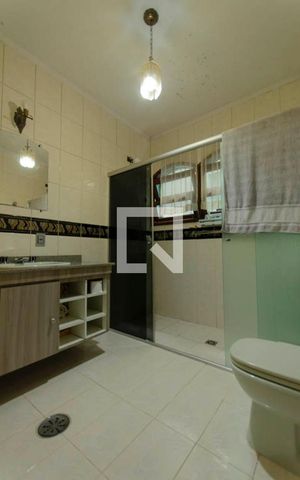 Casa para alugar com 590m², 5 quartos e 8 vagas Casa para alugar com 590m², 5 quartos e 8 vagasBanheiro Suíte 1