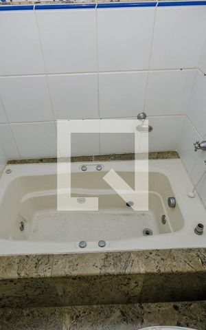 Casa à venda com 200m², 3 quartos e 4 vagas Casa à venda com 200m², 3 quartos e 4 vagasBanheiro Social