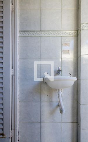 Casa à venda com 200m², 3 quartos e 4 vagas Casa à venda com 200m², 3 quartos e 4 vagasBanheiro anexo