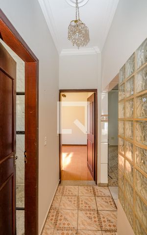 Casa à venda com 200m², 3 quartos e 4 vagas Casa à venda com 200m², 3 quartos e 4 vagasCorredor