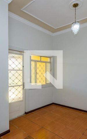 Casa à venda com 200m², 3 quartos e 4 vagas Casa à venda com 200m², 3 quartos e 4 vagasSala