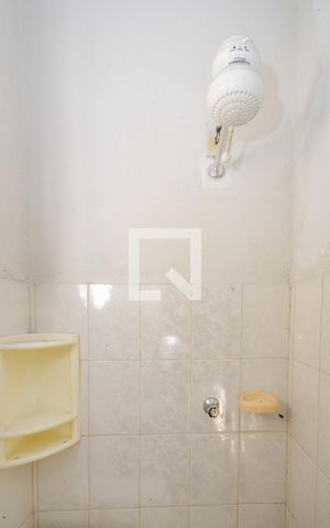 Casa à venda com 200m², 3 quartos e 4 vagas Casa à venda com 200m², 3 quartos e 4 vagasBanheiro garagem