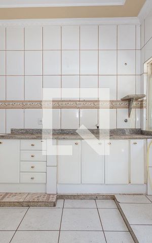 Casa à venda com 200m², 3 quartos e 4 vagas Casa à venda com 200m², 3 quartos e 4 vagasCozinha