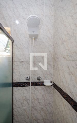 Casa à venda com 200m², 3 quartos e 4 vagas Casa à venda com 200m², 3 quartos e 4 vagasBanheiro Social