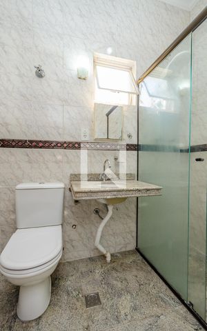 Casa à venda com 200m², 3 quartos e 4 vagas Casa à venda com 200m², 3 quartos e 4 vagasBanheiro Social