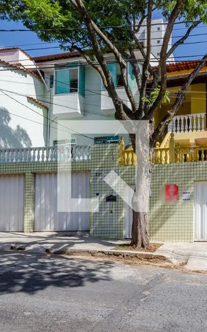 Casa à venda com 200m², 3 quartos e 4 vagas Casa à venda com 200m², 3 quartos e 4 vagasFachada