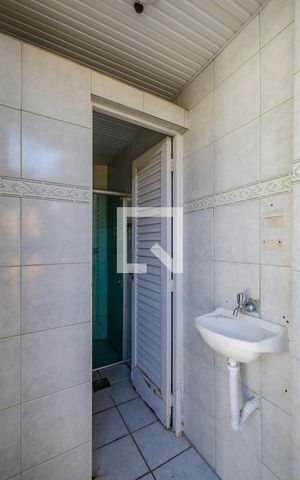 Casa à venda com 200m², 3 quartos e 4 vagas Casa à venda com 200m², 3 quartos e 4 vagasBanheiro anexo