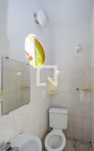 Casa à venda com 200m², 3 quartos e 4 vagas Casa à venda com 200m², 3 quartos e 4 vagasBanheiro garagem