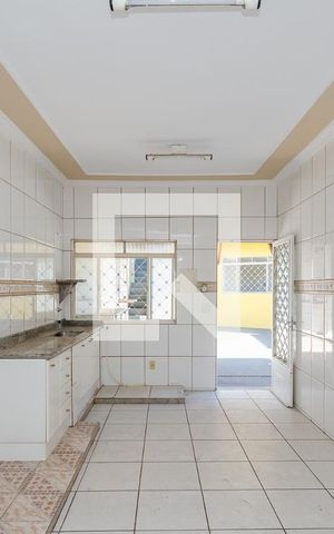 Casa à venda com 200m², 3 quartos e 4 vagas Casa à venda com 200m², 3 quartos e 4 vagasCozinha