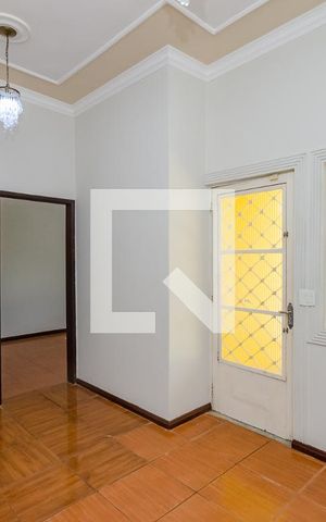 Casa à venda com 200m², 3 quartos e 4 vagas Casa à venda com 200m², 3 quartos e 4 vagasSala